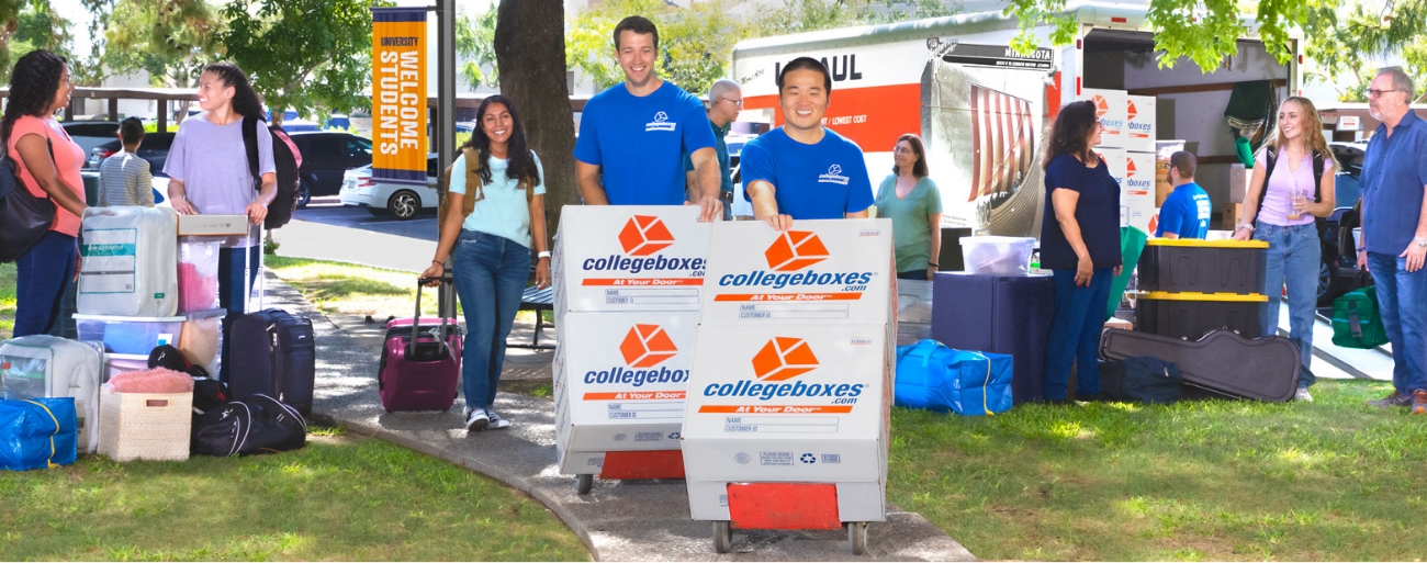 Collegeboxes movers providing service for college students on move-in day. 