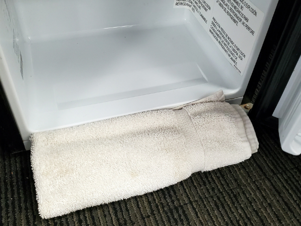 How to Defrost a Mini Fridge at College - Collegeboxes