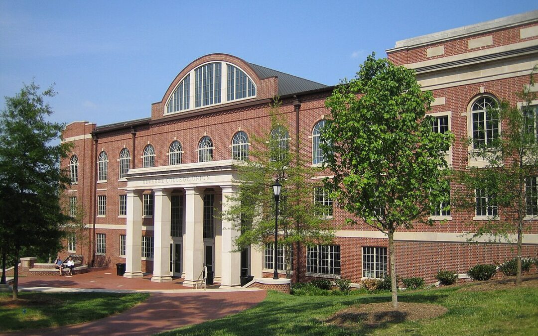 Collegeboxes is the Official Storage Partner for Davidson College